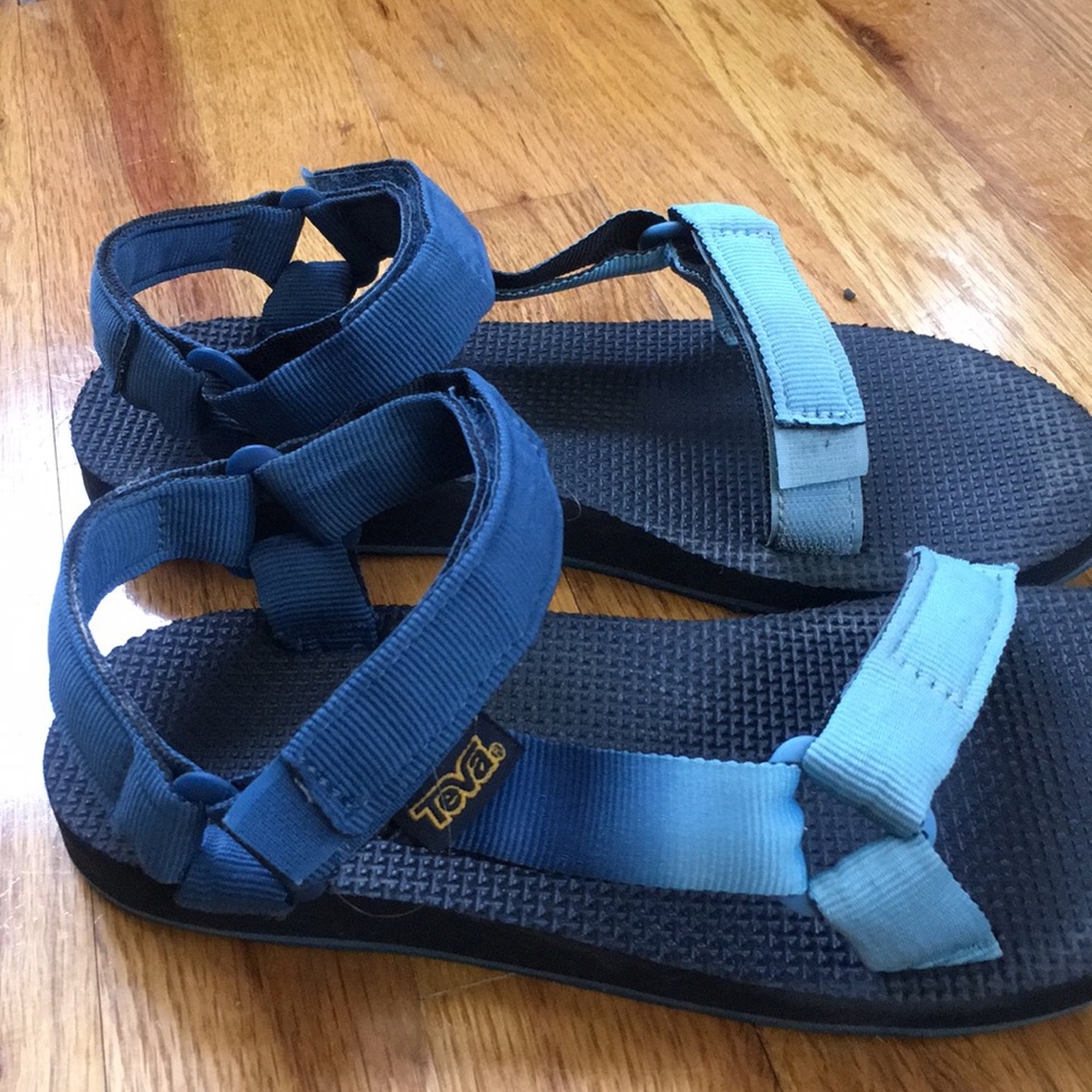 Blue size 6 Teva sandal